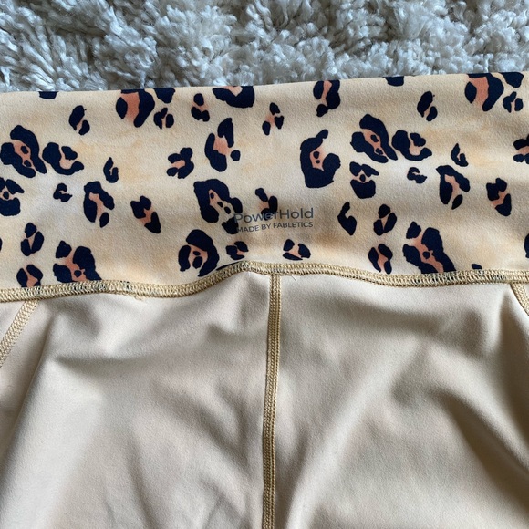 NWOT Fabletics Leopard Leggings with Pockets - Picture 10 of 11